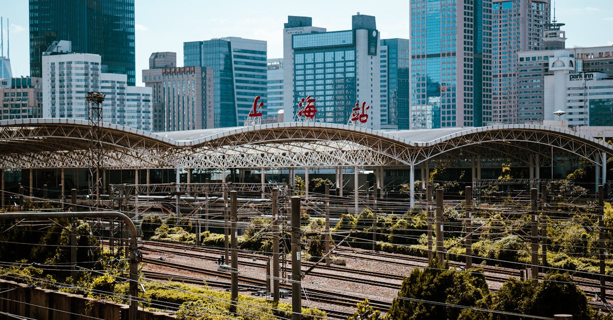 Les Déficits Commerciaux et Budgétaires : Un Poids Persistant