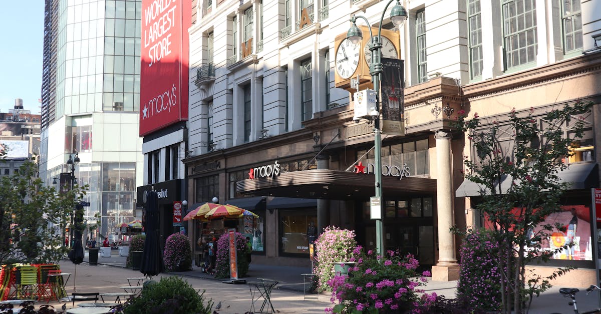 Le PDG de Macy's s'exprimant lors d'une interview sur les résultats financiers